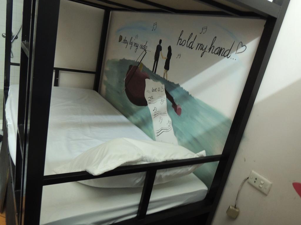 Halong Happy Hostel (Adults Only) Ha Long Bagian luar foto