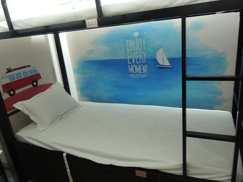 Halong Happy Hostel (Adults Only) Ha Long Bagian luar foto