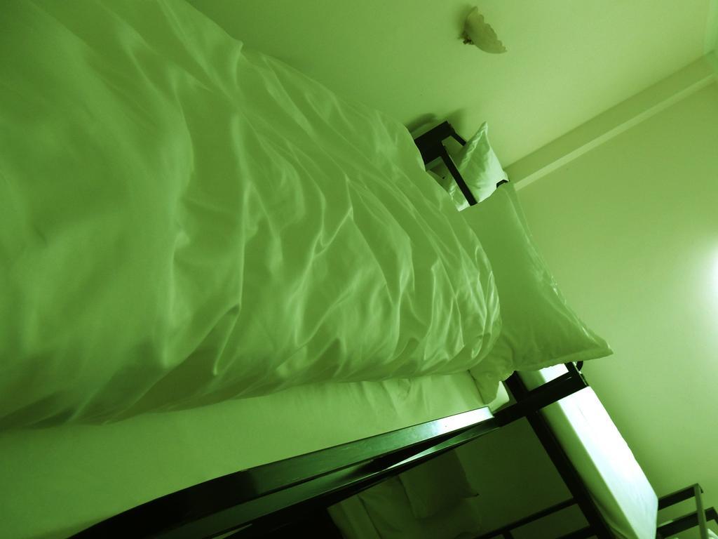Halong Happy Hostel (Adults Only) Ha Long Bagian luar foto
